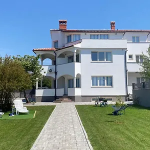 apartmani-mara-pula.in-istria.net/